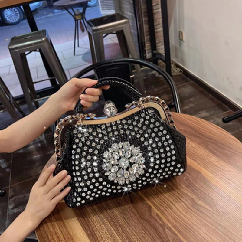 High-quality shoulder handbag, women's summer statement piece with textured design, niche messenger bag, large-capacity diamond-encrusted handbag.