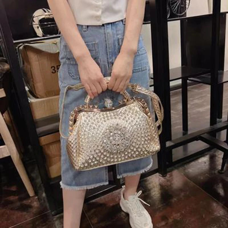 High-quality shoulder handbag, women's summer statement piece with textured design, niche messenger bag, large-capacity diamond-encrusted handbag.