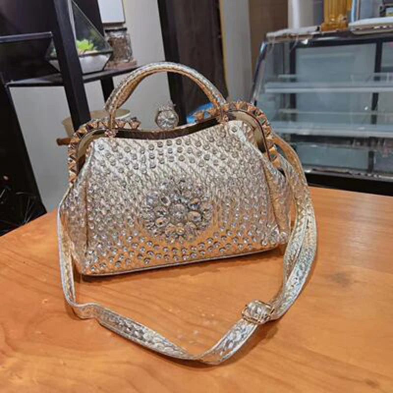 High-quality shoulder handbag, women's summer statement piece with textured design, niche messenger bag, large-capacity diamond-encrusted handbag.