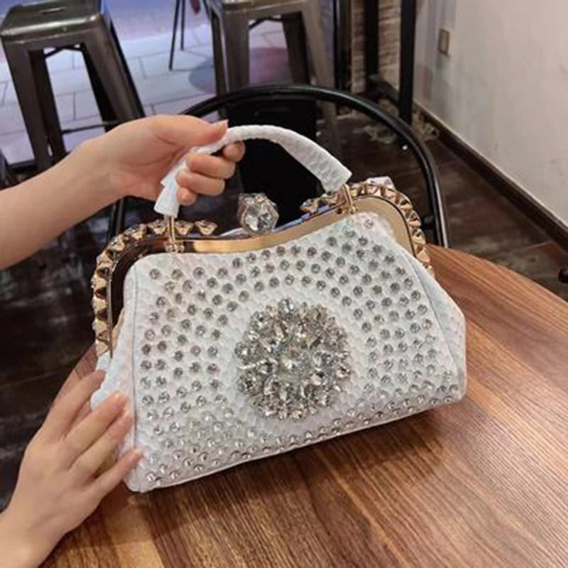 High-quality shoulder handbag, women's summer statement piece with textured design, niche messenger bag, large-capacity diamond-encrusted handbag.